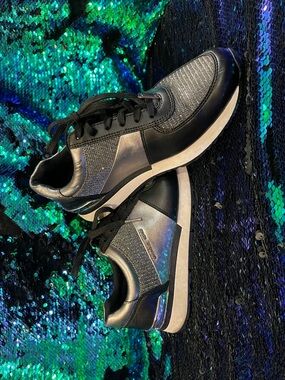 Women's Metallic Black & Silver Fashion Sneakers